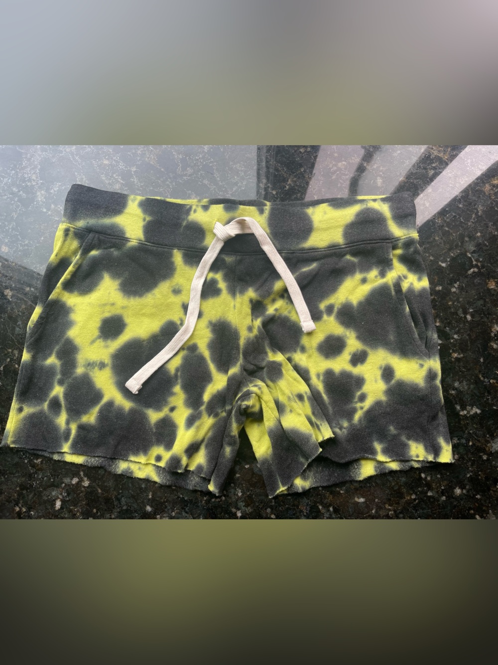 Monrow women’s Tie-Dye Drawstring Shorts - Yellow & Black